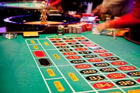 MYN777 မိုဘိုင်းလ် APP ဖြင့် Slots ကစားနေသောမြင်ကွင်း